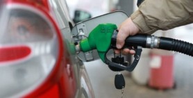 În weekend, benzina se scumpește, iar motorina se ieftinește